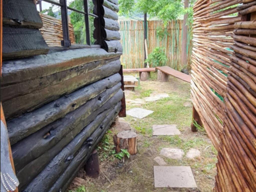 Tsitsikamma Wolf Sanctuary Eco Cabins & Teepees Стормсрівер Екстер'єр фото