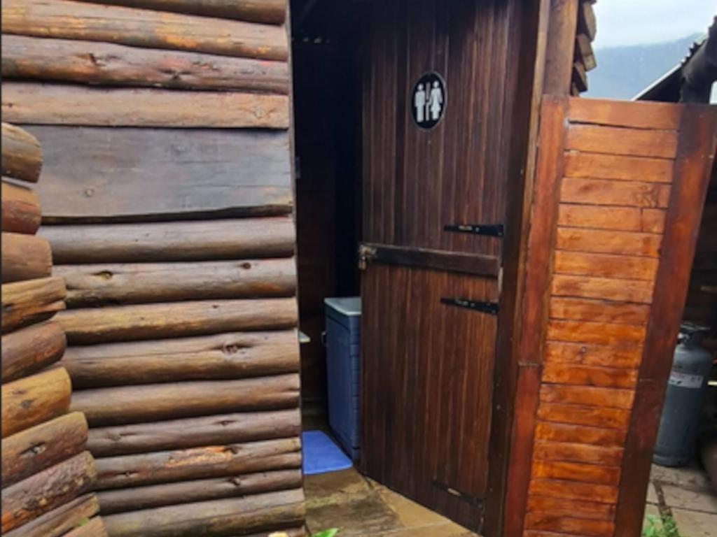 Tsitsikamma Wolf Sanctuary Eco Cabins & Teepees Стормсрівер Номер фото